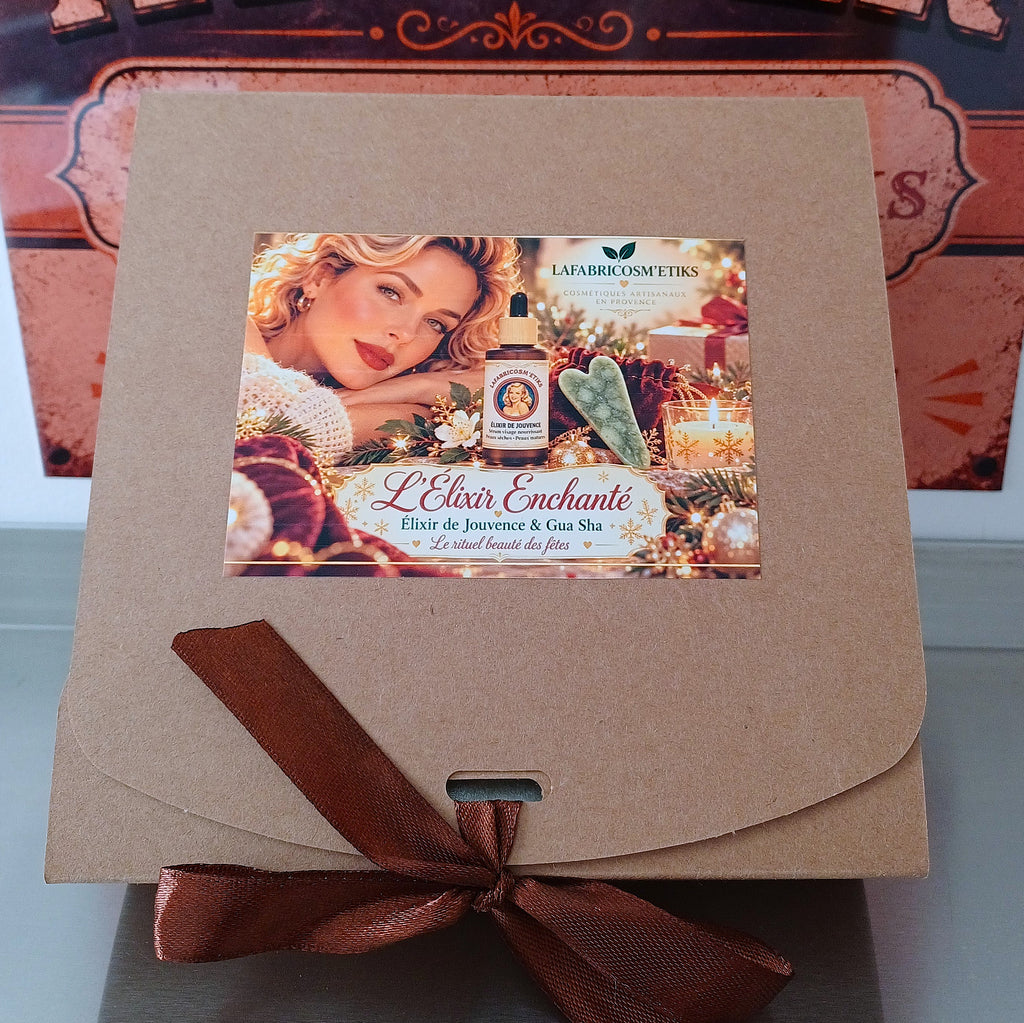 Coffret cadeau L'Élixir Enchanté fermé de LaFabricosm’etiks, dans son emballage kraft avec étiquette décorative.