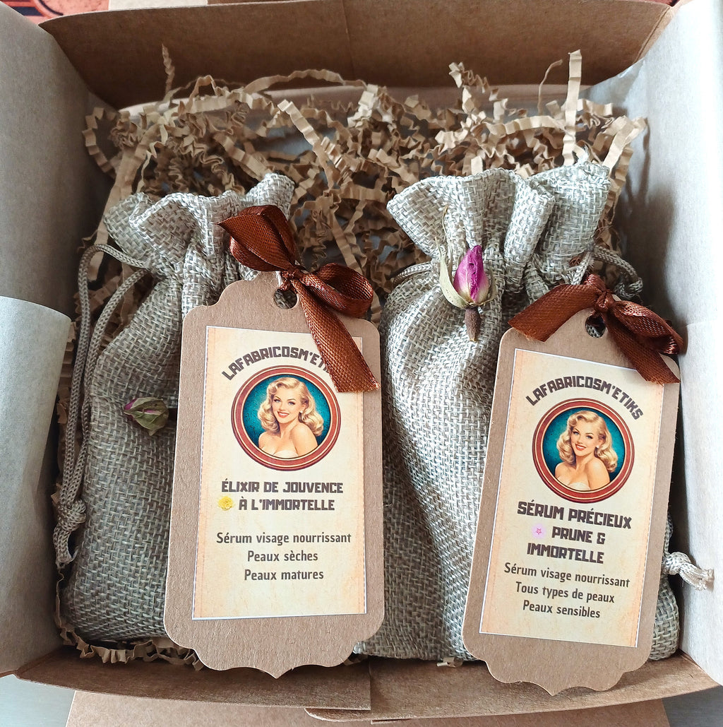 Coffret de Noël ouvert avec Sérum Précieux et Élixir de Jouvence en pochons